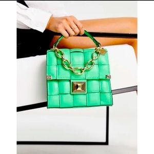 ALDO Palmata cross body bag in
Visit green weave with gold hardware